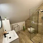 Apartment Fiona2 Centrum700m Parking Bezplatny Monitorowany Salon Tv Sypialnia Tv Lazienka Kuchnia Rekuperacja